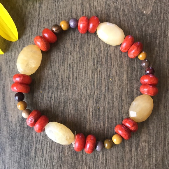 Handmade beaded stretch bracelet - Picture 4 of 5